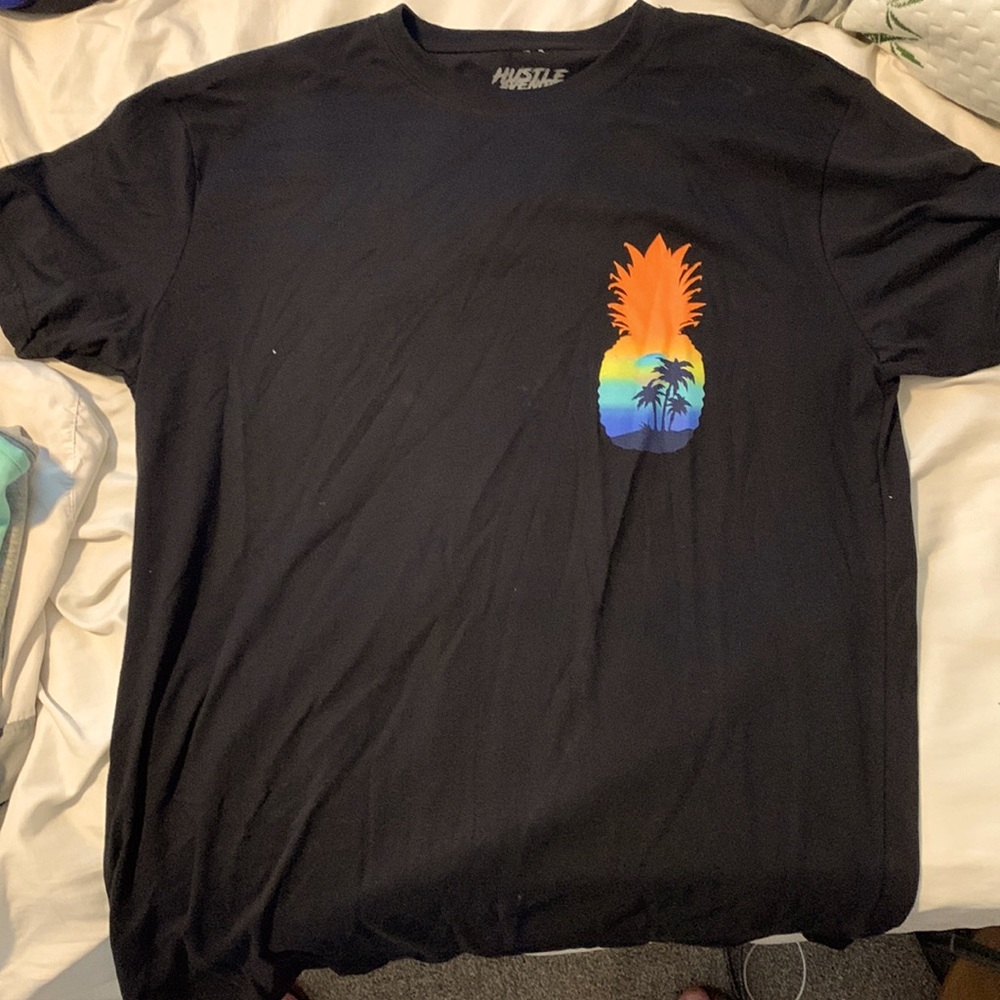 Men’s Large Hustle Avenue T-shirt